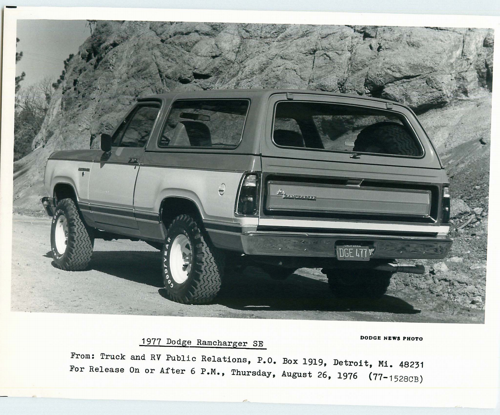 n_1977 Dodge Ramcharger PR Photo-25.jpg